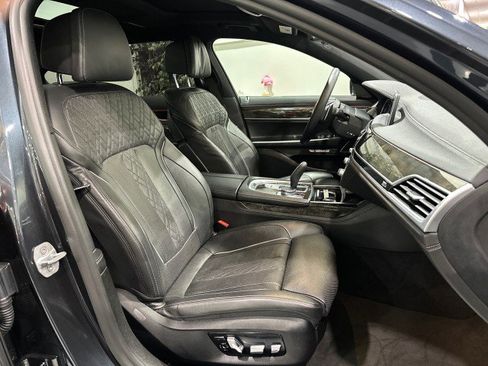 Used 2018 BMW 750i RWD image 55