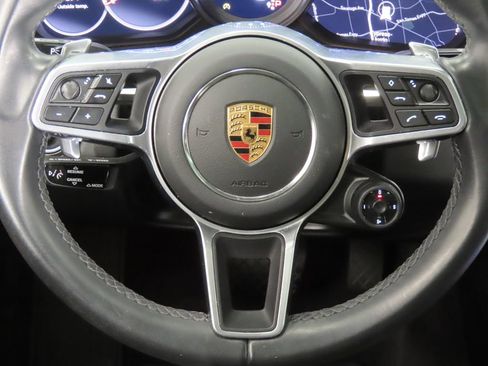 Certified 2023 Porsche Cayenne Coupe AWD/4WD image 18