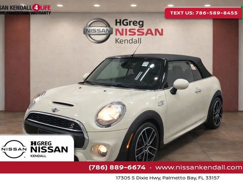 Used 2017 MINI Cooper S image 1