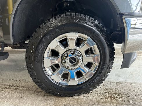 Certified 2017 Ford F350 Lariat w/ Chrome Package image 42