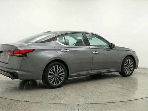 Used 2025 Nissan Altima 2.5 SV image 9