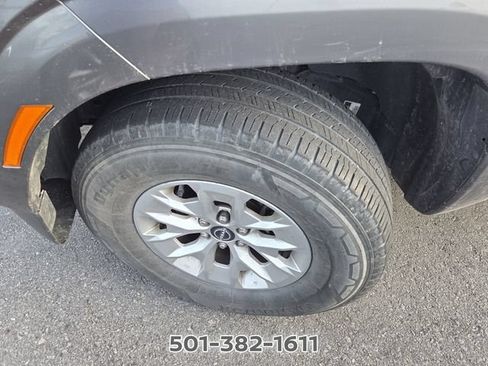 Used 2024 Nissan Frontier SV AWD/4WD image 8