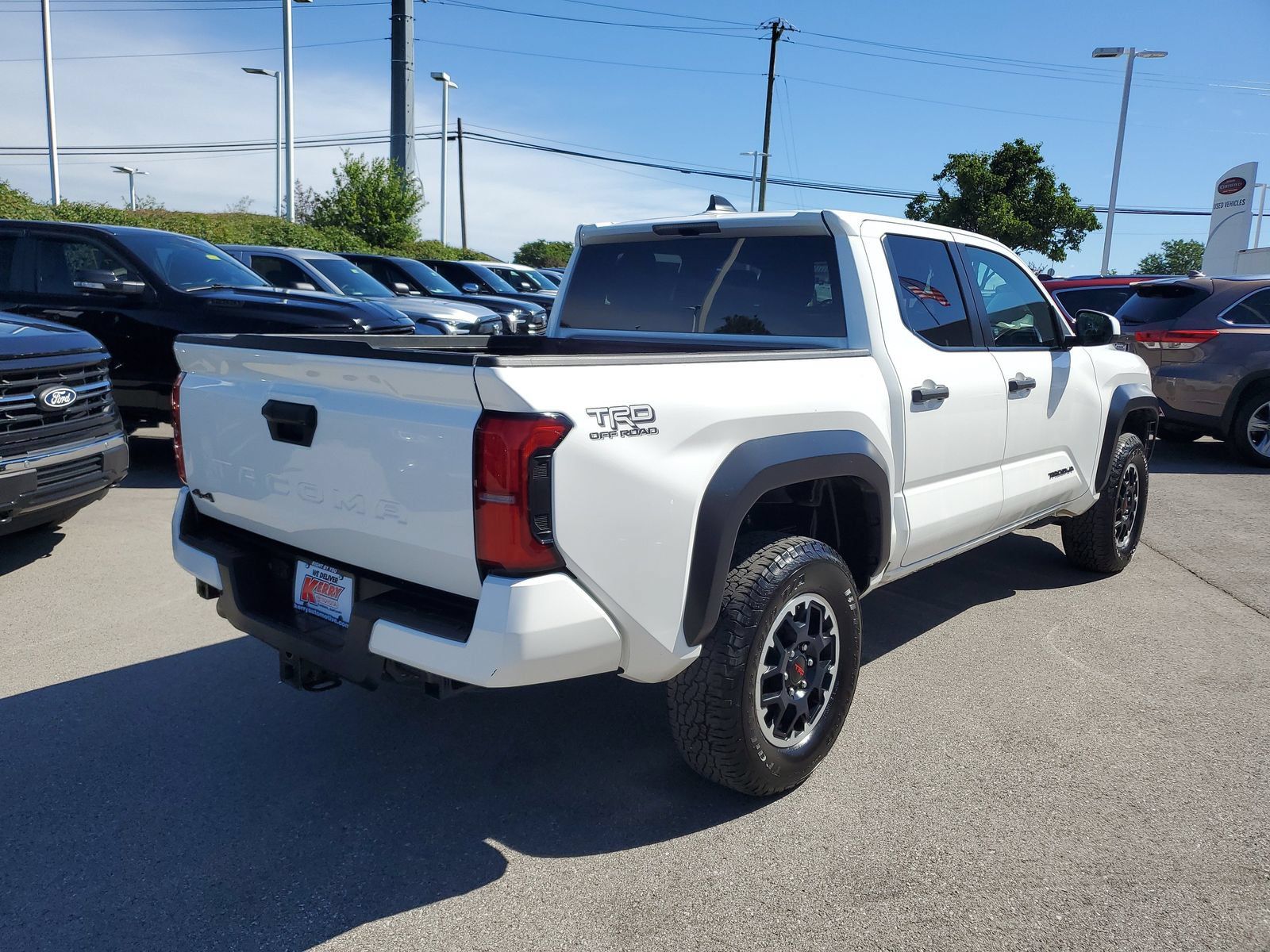 Used 2024 Toyota Tacoma TRD Off-Road AWD/4WD image 4