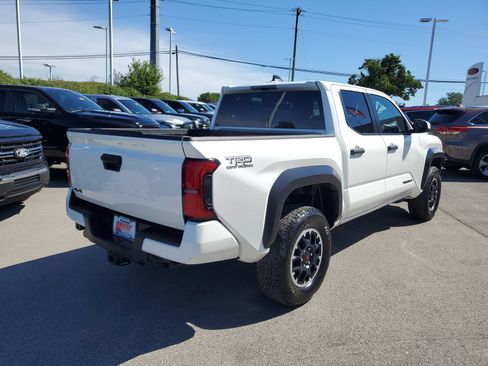 Certified 2024 Toyota Tacoma TRD Off-Road AWD/4WD image 4