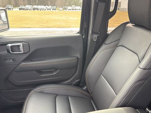 New 2025 Jeep Gladiator High Tide image 24