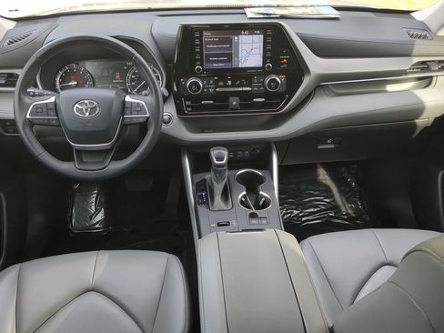 Used 2022 Toyota Highlander XLE image 21
