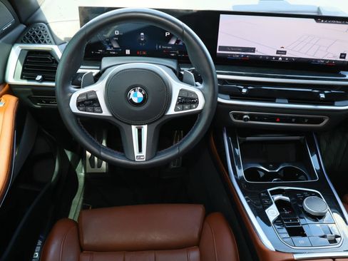 Used 2025 BMW X7 M60i image 11