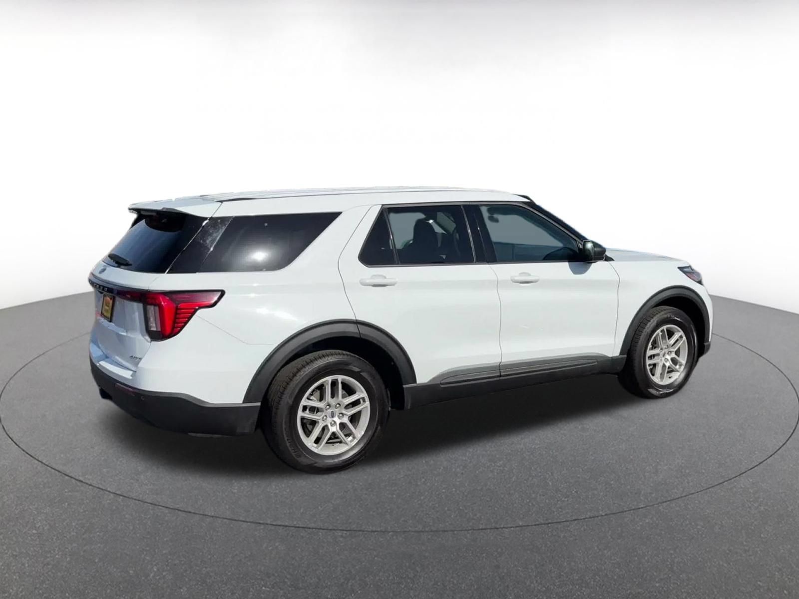 Used 2026 Ford Explorer Active AWD/4WD image 14