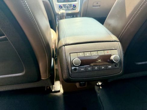Used 2016 GMC Acadia SLT w/ Premium Edition FWD image 17