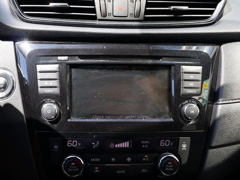 Used 2020 Nissan Rogue SV FWD image 49