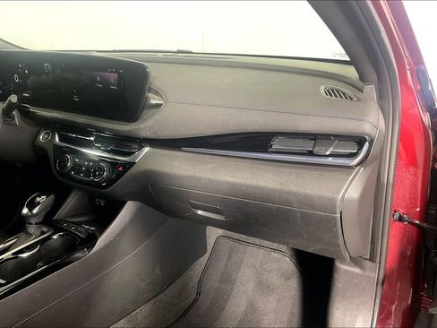 Used 2025 Buick Envista Sport Touring w/ Convenience I Package FWD image 18