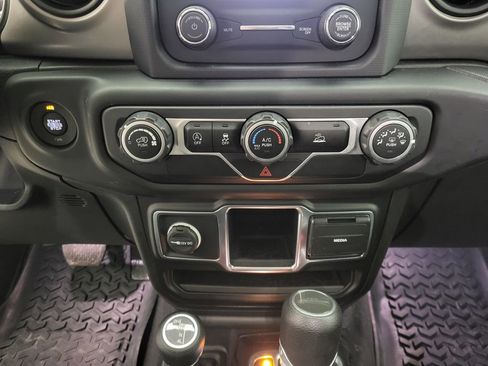 Used 2020 Jeep Gladiator Sport image 6