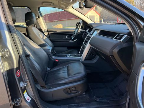 Used 2019 Land Rover Discovery Sport SE image 22