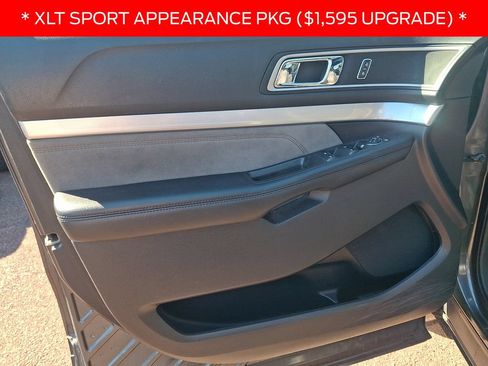 Used 2017 Ford Explorer XLT w/ Equipment Group 202A AWD/4WD image 13