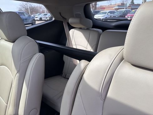 Used 2021 Buick Enclave Essence image 12