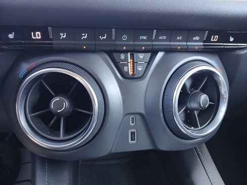Used 2019 Chevrolet Blazer LT AWD/4WD image 17