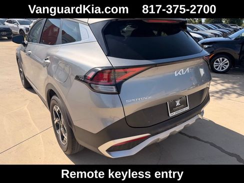 Used 2023 Kia Sportage LX FWD image 2