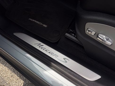 Used 2023 Porsche Macan S AWD/4WD image 13