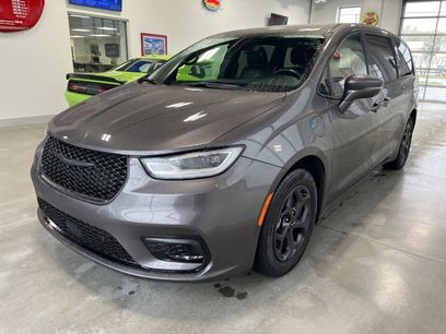 Used 2022 Chrysler Pacifica Limited w/ S Appearance Package