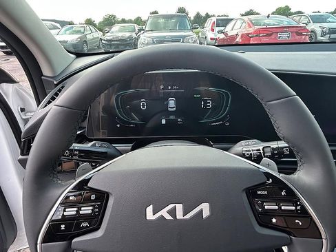 New 2025 Kia Niro EX image 16