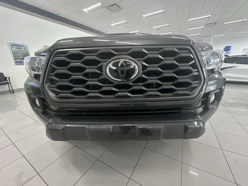 Used 2020 Toyota Tacoma TRD Sport AWD/4WD image 32