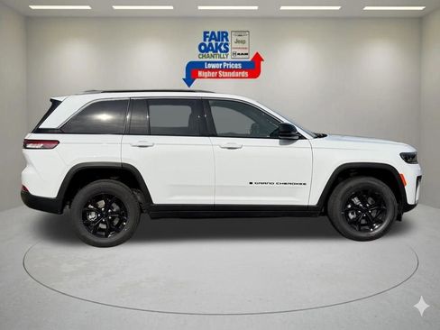 New 2026 Jeep Grand Cherokee Altitude AWD/4WD image 5