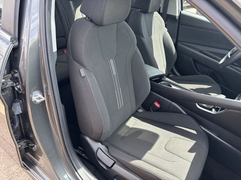 Used 2025 Hyundai Elantra SEL image 37