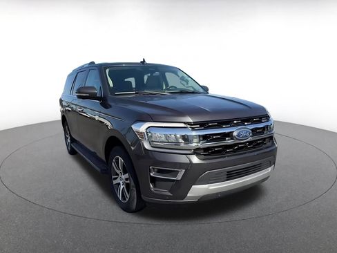 Used 2024 Ford Expedition Limited AWD/4WD image 3