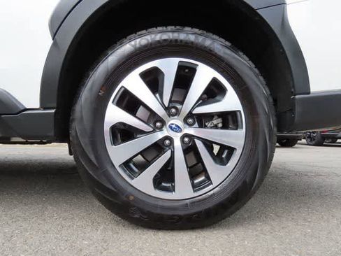 Used 2024 Subaru Outback Premium AWD/4WD image 9