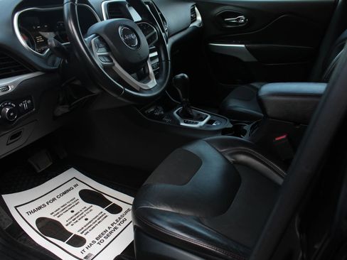 Used 2018 Jeep Cherokee Trailhawk image 11