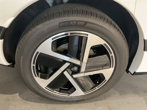 New 2026 Hyundai Ioniq 9 Calligraphy image 27