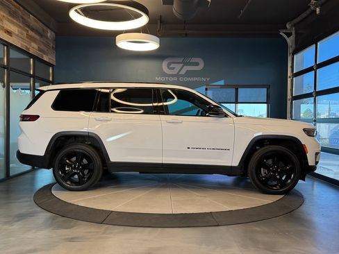 Used 2023 Jeep Grand Cherokee L Laredo AWD/4WD image 2