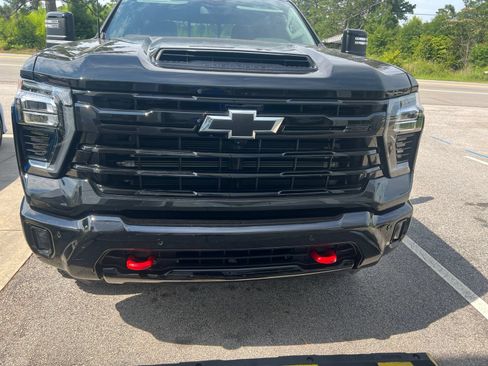 Used 2025 Chevrolet Silverado 2500 LT w/ Trail Boss Package AWD/4WD image 2