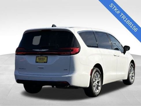 New 2026 Chrysler Pacifica Select image 4