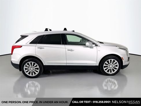 Used 2017 Cadillac XT5 Platinum AWD/4WD image 4