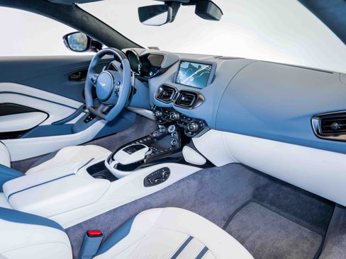 Used 2023 Aston Martin V8 Vantage Coupe RWD image 15