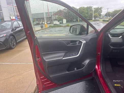 Used 2019 Toyota RAV4 LE w/ Carpet Mat Package AWD/4WD image 12