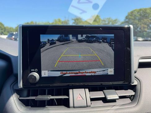 Used 2025 Toyota RAV4 XLE AWD/4WD image 30
