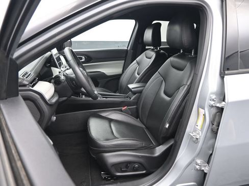 Used 2025 Jeep Compass Limited AWD/4WD image 21