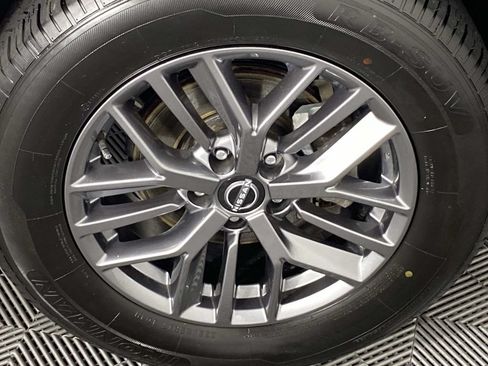 Used 2024 Nissan Rogue S AWD/4WD image 29