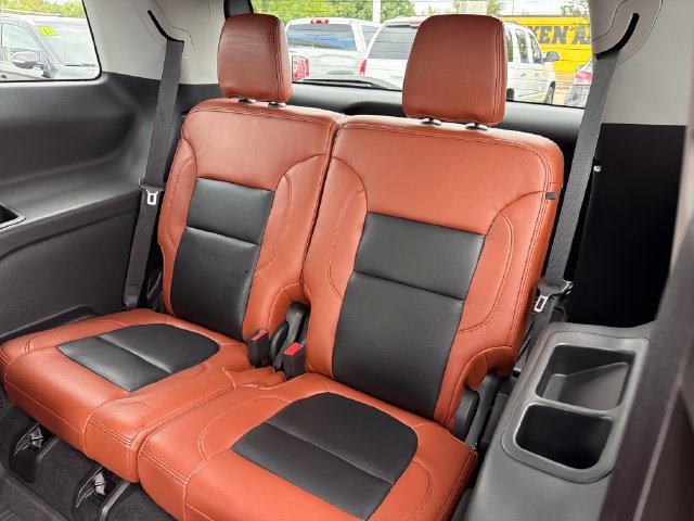 Used 2023 GMC Acadia SLE w/ Driver Convenience Package FWD image 22
