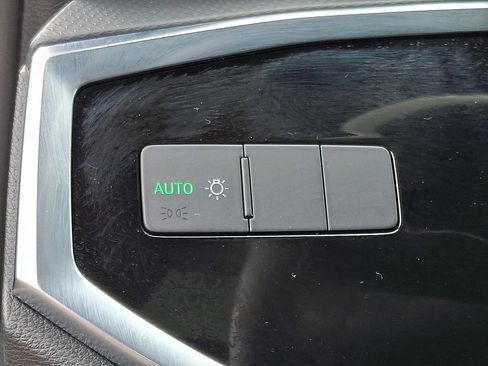 Used 2020 Audi Q3 2.0T Premium image 23