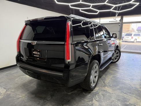 Used 2019 Cadillac Escalade Luxury image 5