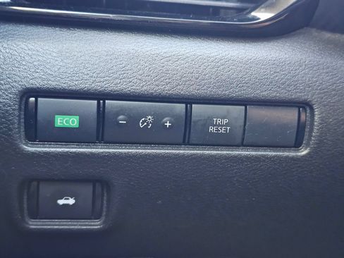 Used 2024 Nissan Sentra SV FWD image 18