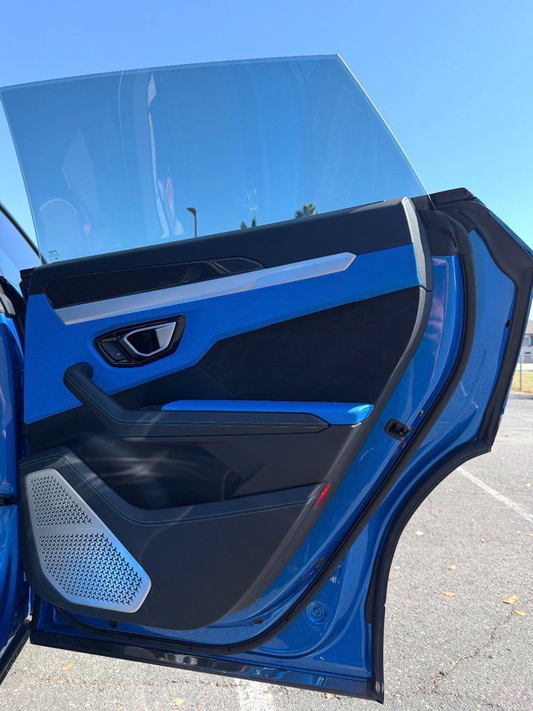 Used 2020 Lamborghini Urus AWD/4WD image 21