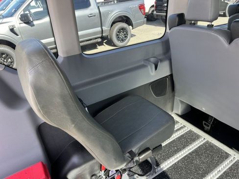Used 2018 Ford Transit 350 XL image 18
