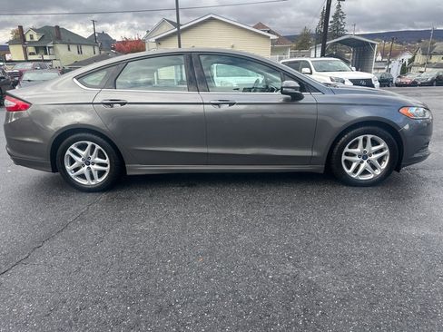 Used 2014 Ford Fusion SE image 2
