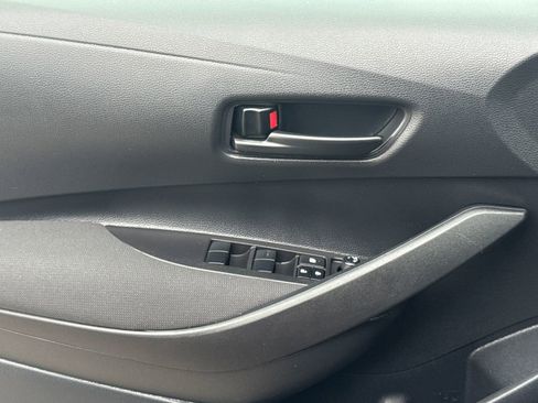 Used 2025 Toyota Corolla LE FWD image 33