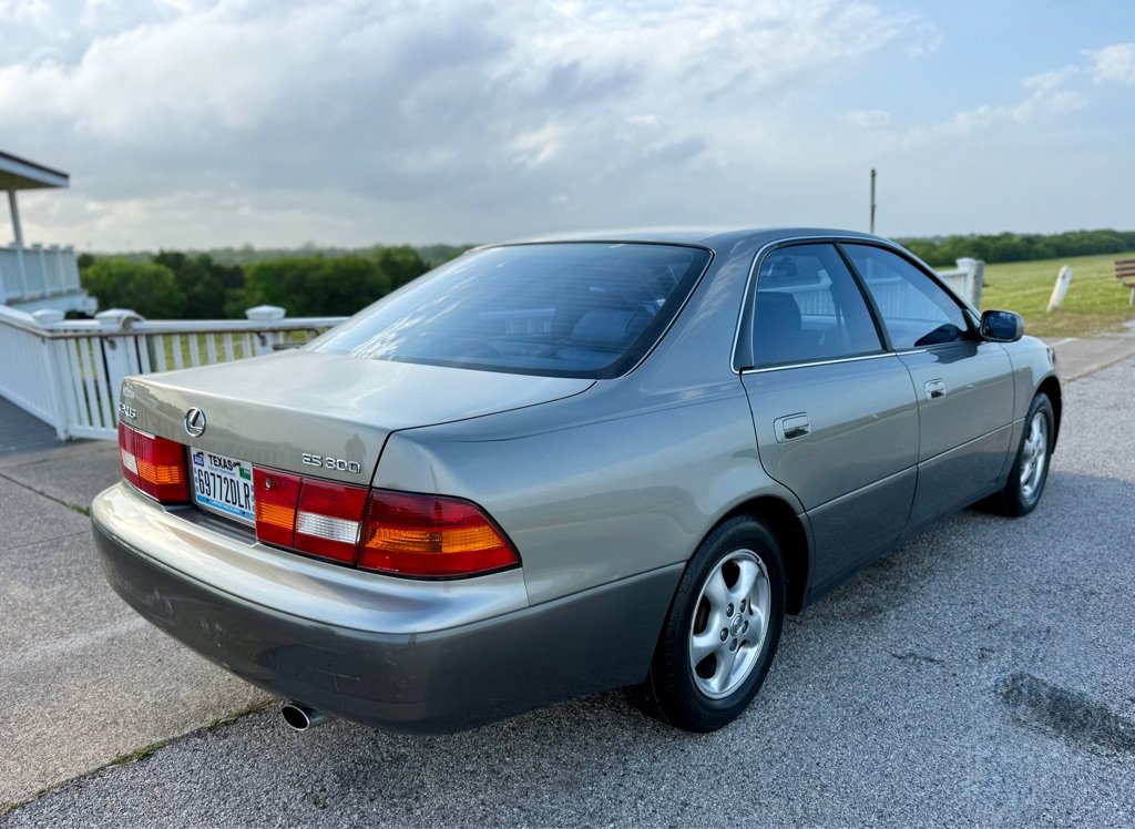 Used 1998 Lexus ES 330 w/ Leather Trim Pkg FWD image 5