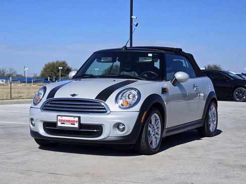 Used 2015 MINI Cooper Convertible image 2